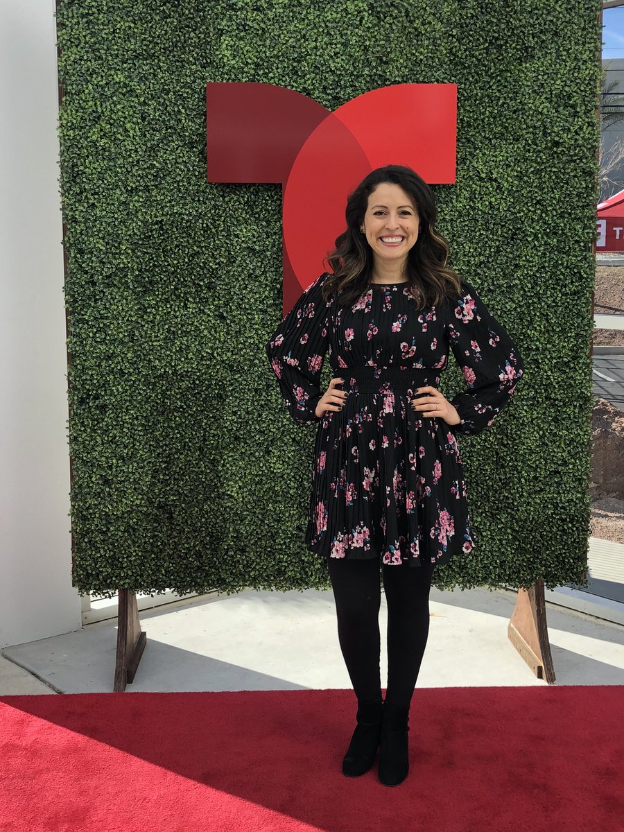erickaaviles's tweet photo. 📌 When one succeeds we all succeed! Bravo al equipo @TelemundoLV on the official inaugural of your new studio today! ✂️🙌🏽

It’s because of investment of agencies/orgs to outreach on a year long basis that #telemundolv continues to grow /succeed
 
#miComunidad
#ErickaAviles https://t.co/WIOCHkYuhn