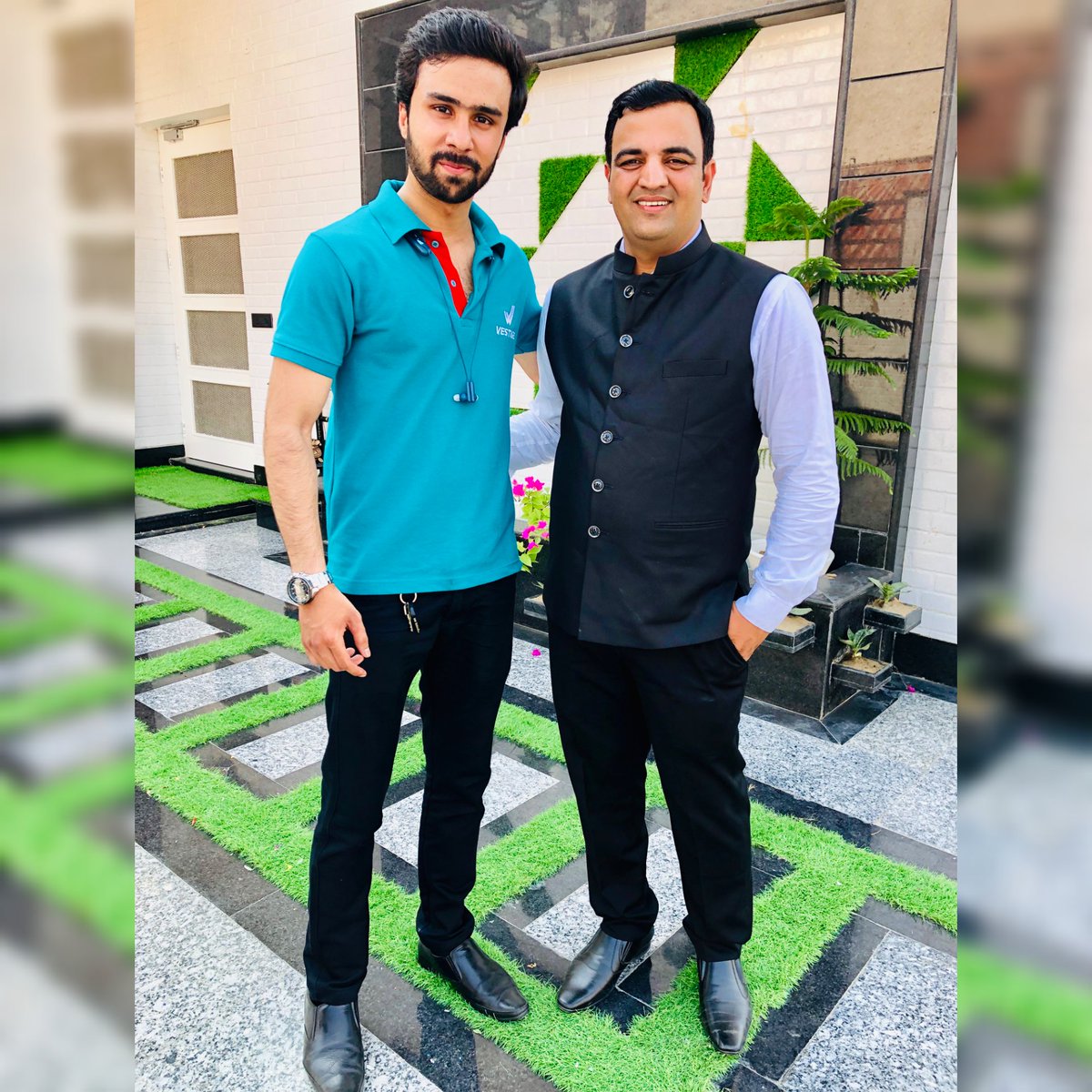 owes_ur_rehman's tweet photo. “A mentor is someone who allows you to see the hope inside yourself.”
My Mentor:- @PavakMalik Sir(Founder of Team Champions International)
#our #richmindset #leader #motivation #entrepreneurship #businessowner #brandambassador #money #start_young #retire_young #Go_Self_Made https://t.co/NBiHMksZhi