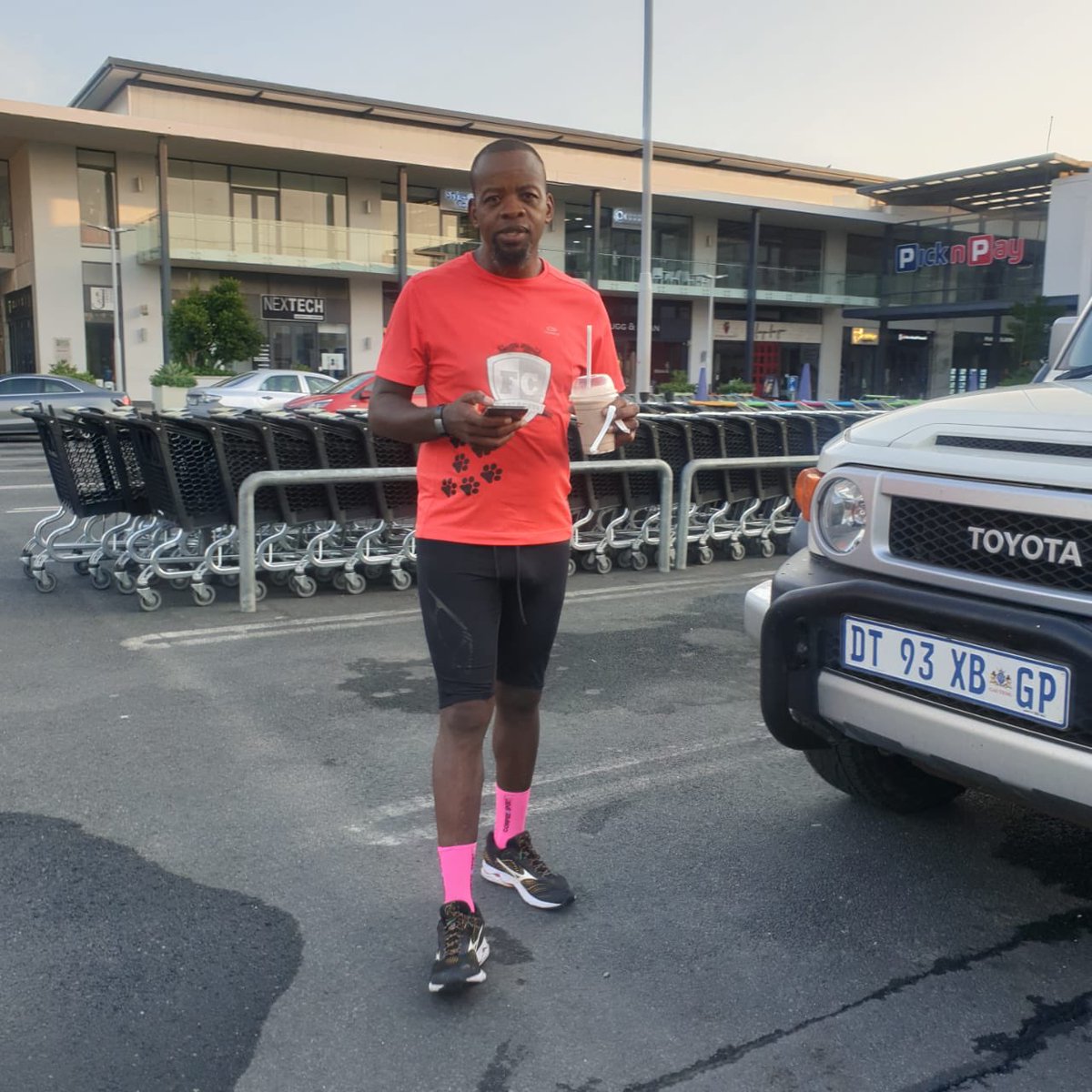 afrikatau's tweet photo. North Cats ended January battle in style hosted by @DuduMajola in Dairnfen Ridge , I completed 500kms ke slender nou #LoveRunning #Thesisruncru #Fatcatsac #Asicsforerunner https://t.co/vTZgeXD5Kb