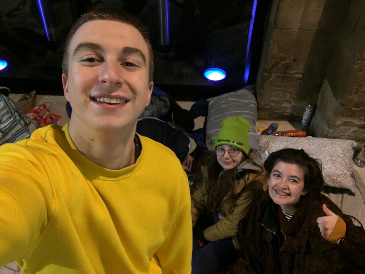Good morning from Lime Street! Exciting content to come from 
@MerseyFocus on
 Monday 👩‍💻 #LJMU #StudentReporters #Liverpool #BigStationSleepout 
@RailwayChildren
@JustMrTimNow