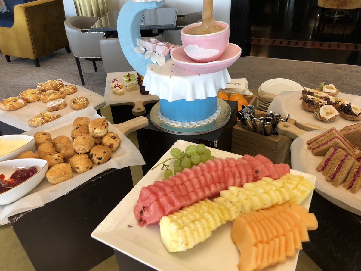 master_xi's tweet photo. Royal Club Lounge of Radisson Blu Dubai Deira Creek Very elegant and luxury environment here with the exotic view of Dubai Deira Creek!
#Dubai #Deira #DubaiCreek #RadissonBlu #RoyalClubLounge #ClubLounge #ExecutiveLounge #Cleohoo #MasterXi #酒店俱乐部 #行政酒廊 #俱乐部行政酒廊 https://t.co/PMDonGiqm7