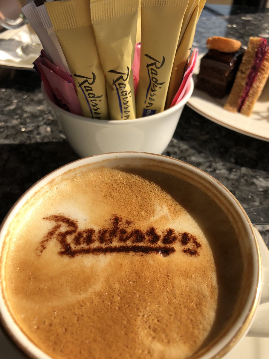 master_xi's tweet photo. Royal Club Lounge of Radisson Blu Dubai Deira Creek Very elegant and luxury environment here with the exotic view of Dubai Deira Creek!
#Dubai #Deira #DubaiCreek #RadissonBlu #RoyalClubLounge #ClubLounge #ExecutiveLounge #Cleohoo #MasterXi #酒店俱乐部 #行政酒廊 #俱乐部行政酒廊 https://t.co/PMDonGiqm7