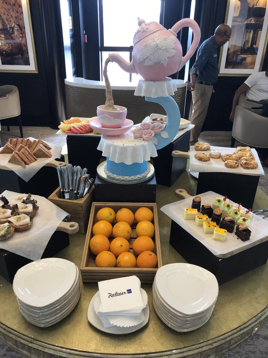 master_xi's tweet photo. Royal Club Lounge of Radisson Blu Dubai Deira Creek Very elegant and luxury environment here with the exotic view of Dubai Deira Creek!
#Dubai #Deira #DubaiCreek #RadissonBlu #RoyalClubLounge #ClubLounge #ExecutiveLounge #Cleohoo #MasterXi #酒店俱乐部 #行政酒廊 #俱乐部行政酒廊 https://t.co/PMDonGiqm7