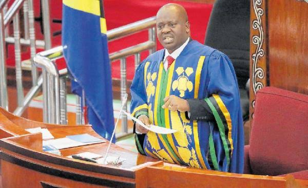 Spika Job Ndugai amesema wanamsubiri Mbunge Zitto Kabwe awaeleze kwanini aliandika barua kwa benki ya dunia kuzuia mkopo kwa ajili ya elimu nchini #MwananchiUpdates