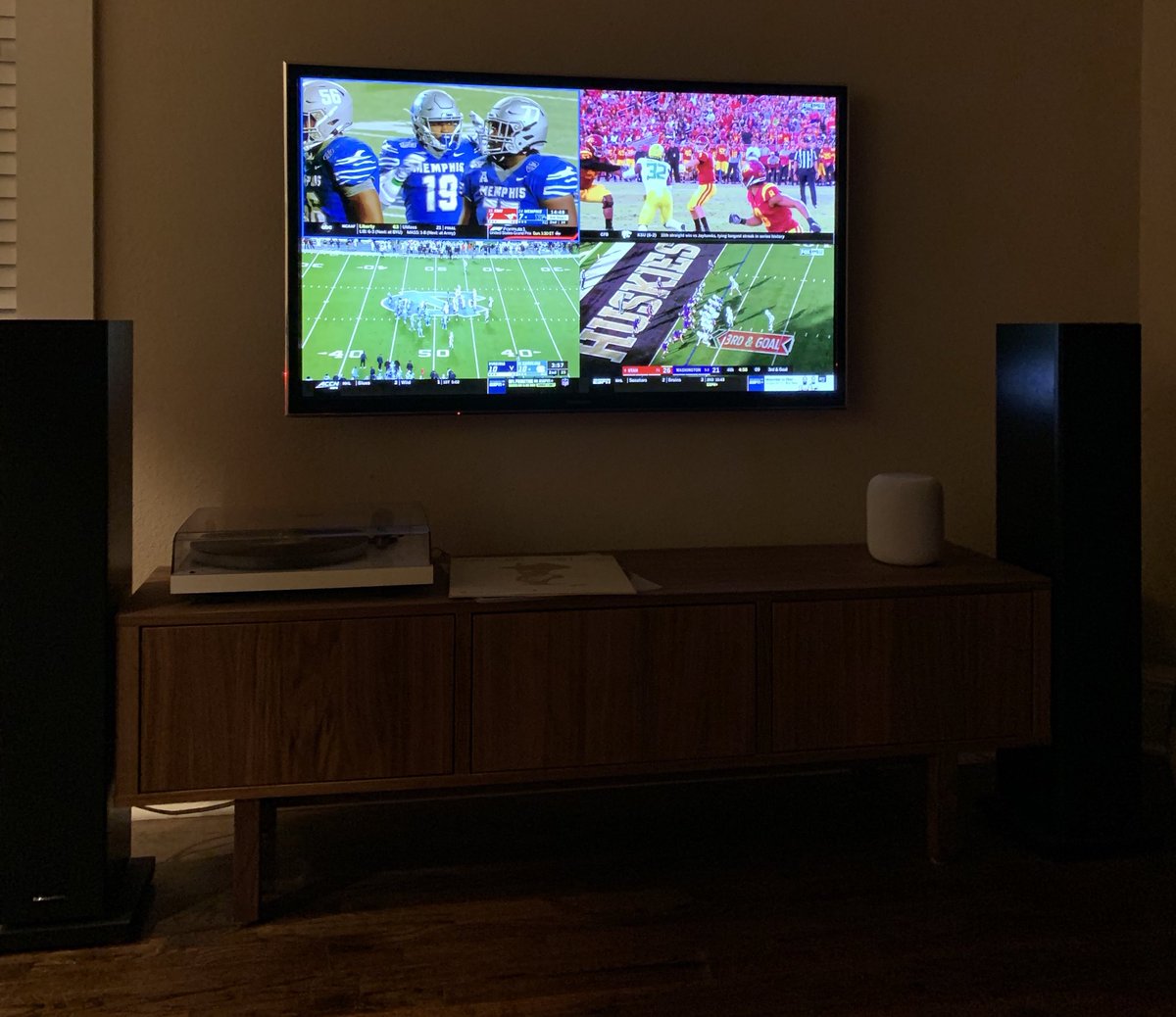 davesessions's tweet image. RIP, #PlayStationVue. Four channels at once was so great. Made me feel like Elvis.