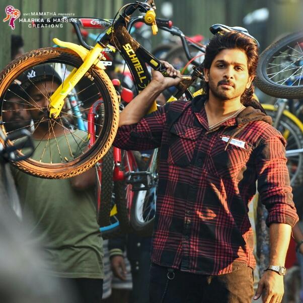 Nithishreddy_AA's tweet photo. #AlaVaikuntapurramuloo #OMGDADDY
#JustSmall Pic @alluarjun @MusicThaman @SKNonline @TrendsAlluArjun @Alluprashanth9 @pavankalyanAllu 😘🕺😎👍 https://t.co/xzvEEtDoby