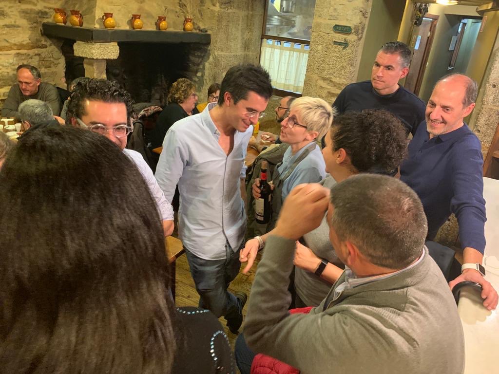 PopularesStgo's tweet image. Volvemos aos barrios. Onte estivemos co noso presidente, @VereaFraiz, no de San Pedro, un exemplo de tradición e modernidade, unha mestura que o fai referente. Alí atopámonos con moitos veciños con ganas de compartir as súas inquedanzas. #MáisCidade #OrgulloDeCidade #Reconectando