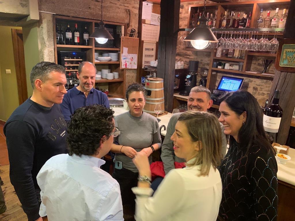 PopularesStgo's tweet image. Volvemos aos barrios. Onte estivemos co noso presidente, @VereaFraiz, no de San Pedro, un exemplo de tradición e modernidade, unha mestura que o fai referente. Alí atopámonos con moitos veciños con ganas de compartir as súas inquedanzas. #MáisCidade #OrgulloDeCidade #Reconectando