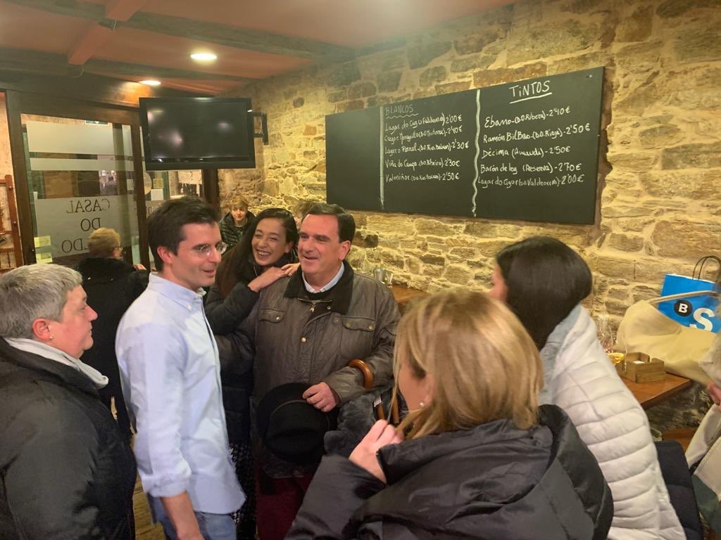 PopularesStgo's tweet image. Volvemos aos barrios. Onte estivemos co noso presidente, @VereaFraiz, no de San Pedro, un exemplo de tradición e modernidade, unha mestura que o fai referente. Alí atopámonos con moitos veciños con ganas de compartir as súas inquedanzas. #MáisCidade #OrgulloDeCidade #Reconectando