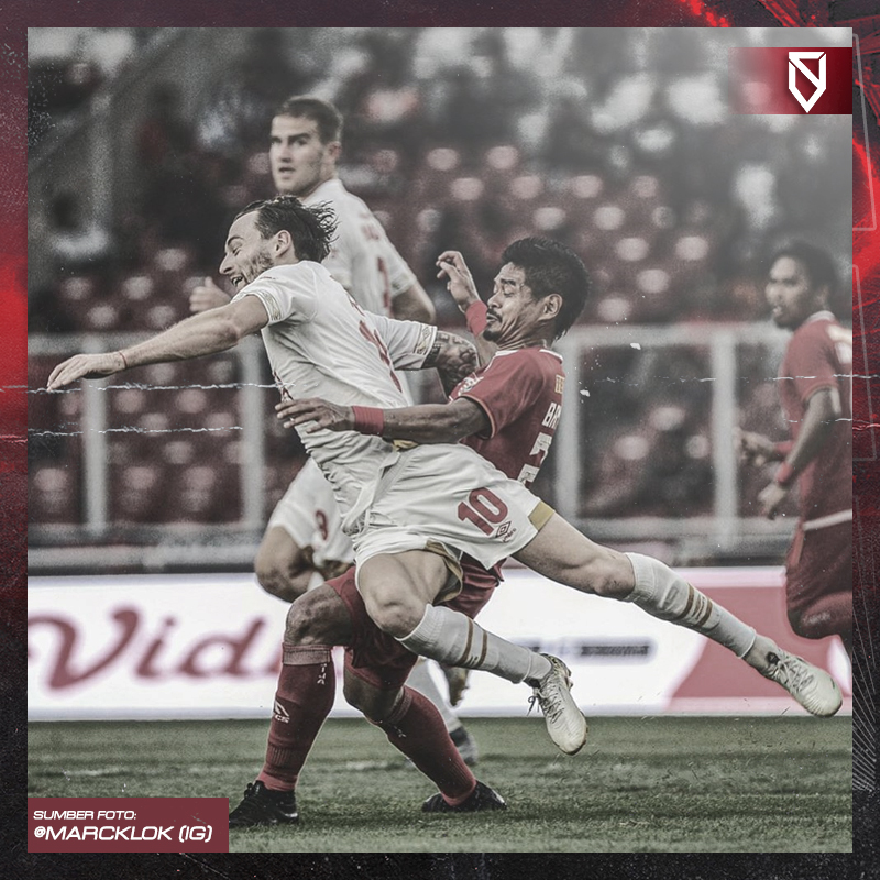 Untukmu @marcklok10,

Bermainlah dengan perasaan gembira, bermainlah di tim ini bersama teman-temanmu yang lain demi sebuah gelar, kebanggaan juga kehormatan.

Terakhir, selamat bergabung di klub kami, Klok. Klub yang kami cintai sepenuh hati. #JaKlok
-
#SepakbolaJakarta