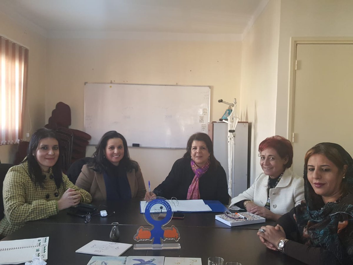 Signature de la charte pour la Parité par Latifa Bouchoua Présidente de la FLDF fédération des ligues des droits des femmes en présence des membres du bureau Mariam Benmassaoud, Samira Muheya et Fatiha Chtatou