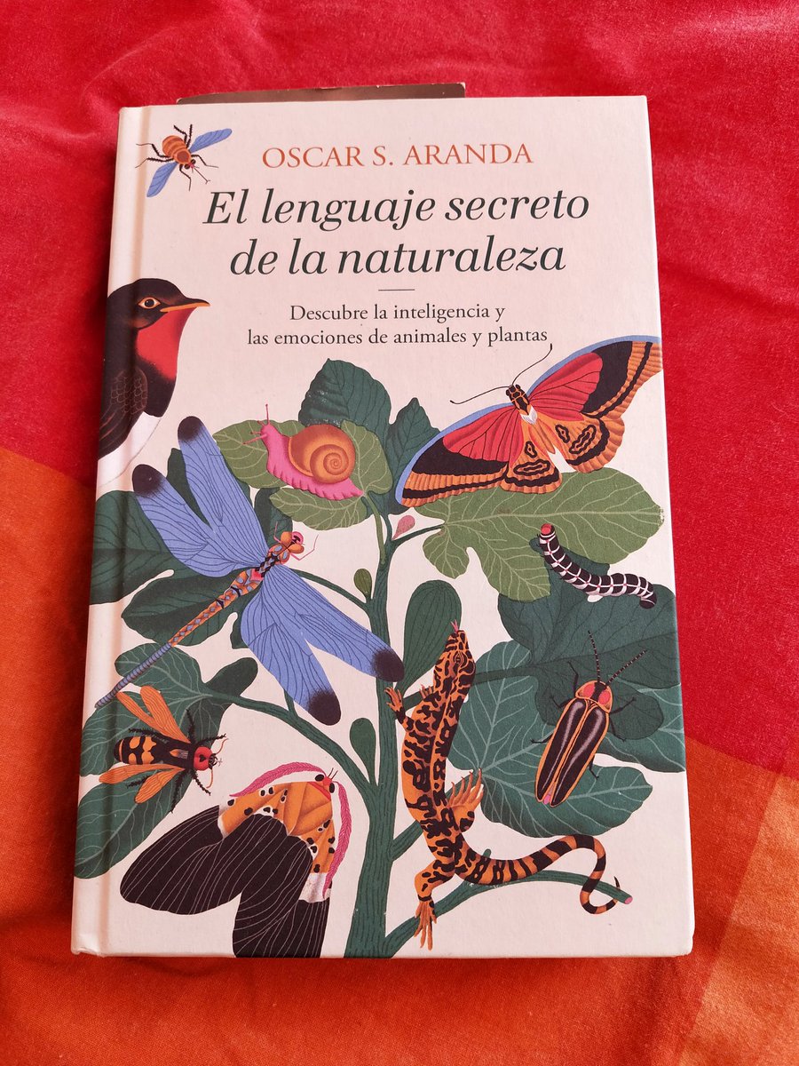 Que l'autor del llibre que estàs llegint t'escrigui per donar-te les gràcies per comprar el seu llibre és molt guai. Bon divendres!! 
#ellenguajesecretodelanaturaleza #lectura #llibres #natura #magradallegir #megustaleer @PlazaJanesCol