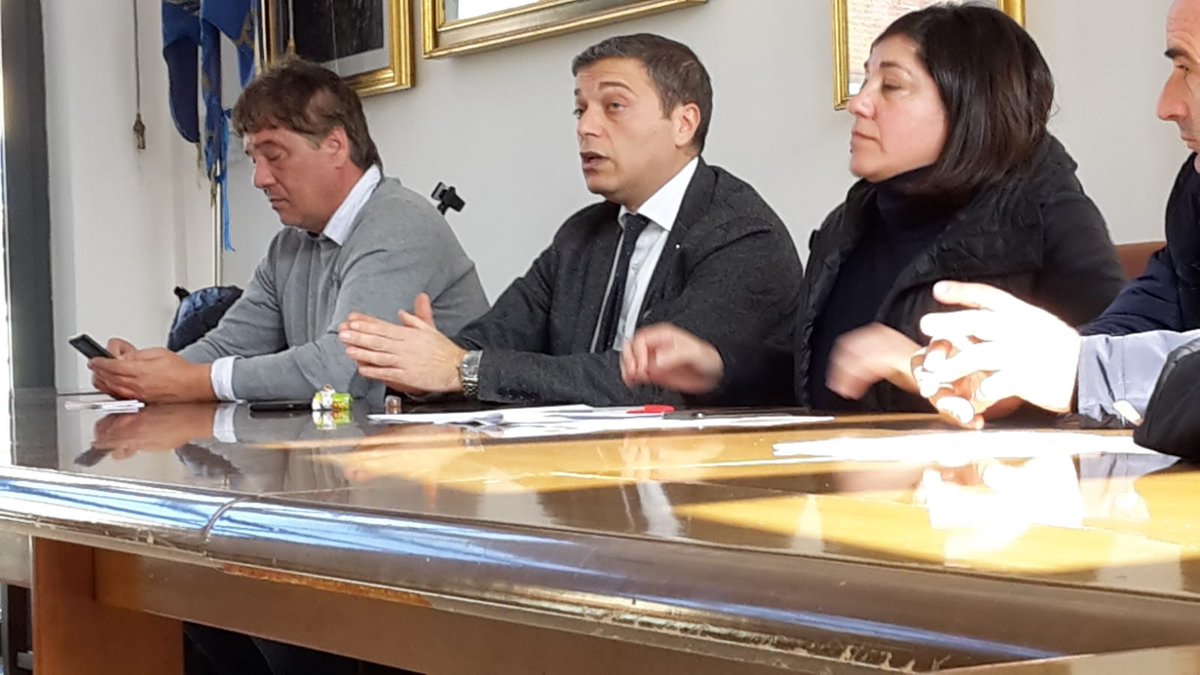 CislFp_Cosenza's tweet photo. Assemblea del personale presso il comune di Oriolo per discutere di stabilizzazione del personale precario( ex lsu-lpu).#stopprecariato @cislfp @lucygiordano3 @CISLCalabria @cisl_cosenza https://t.co/aTknOGAiJU