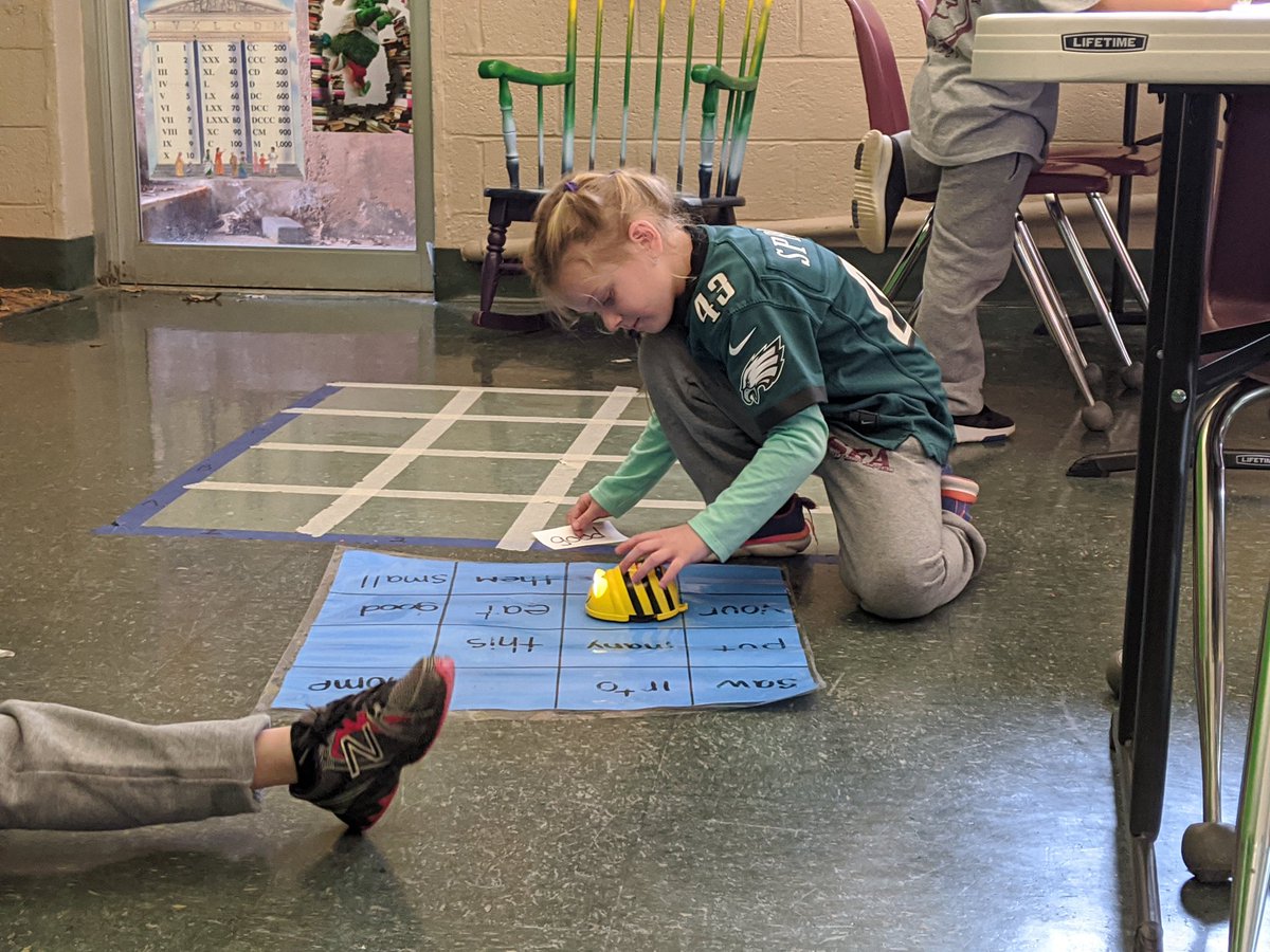 virtuallymath's tweet photo. Our younger students love to practice sight words with the #beebots in STEM class! @BeebotCo @sfabally #sfastem https://t.co/CTXVCpw3y9