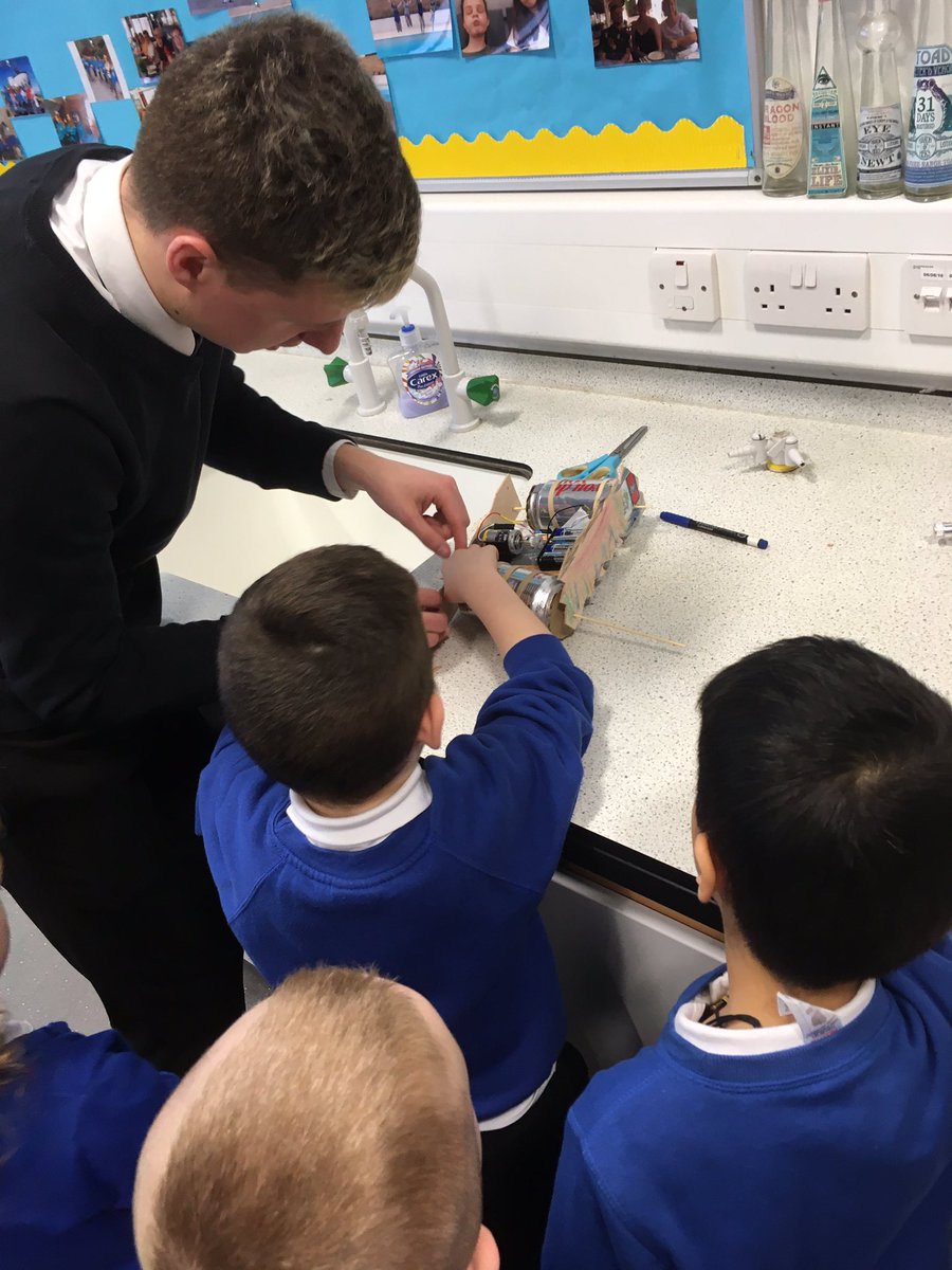 DennyHighSTEM's tweet image. Hard at work! #tinyengineers #STEMforall