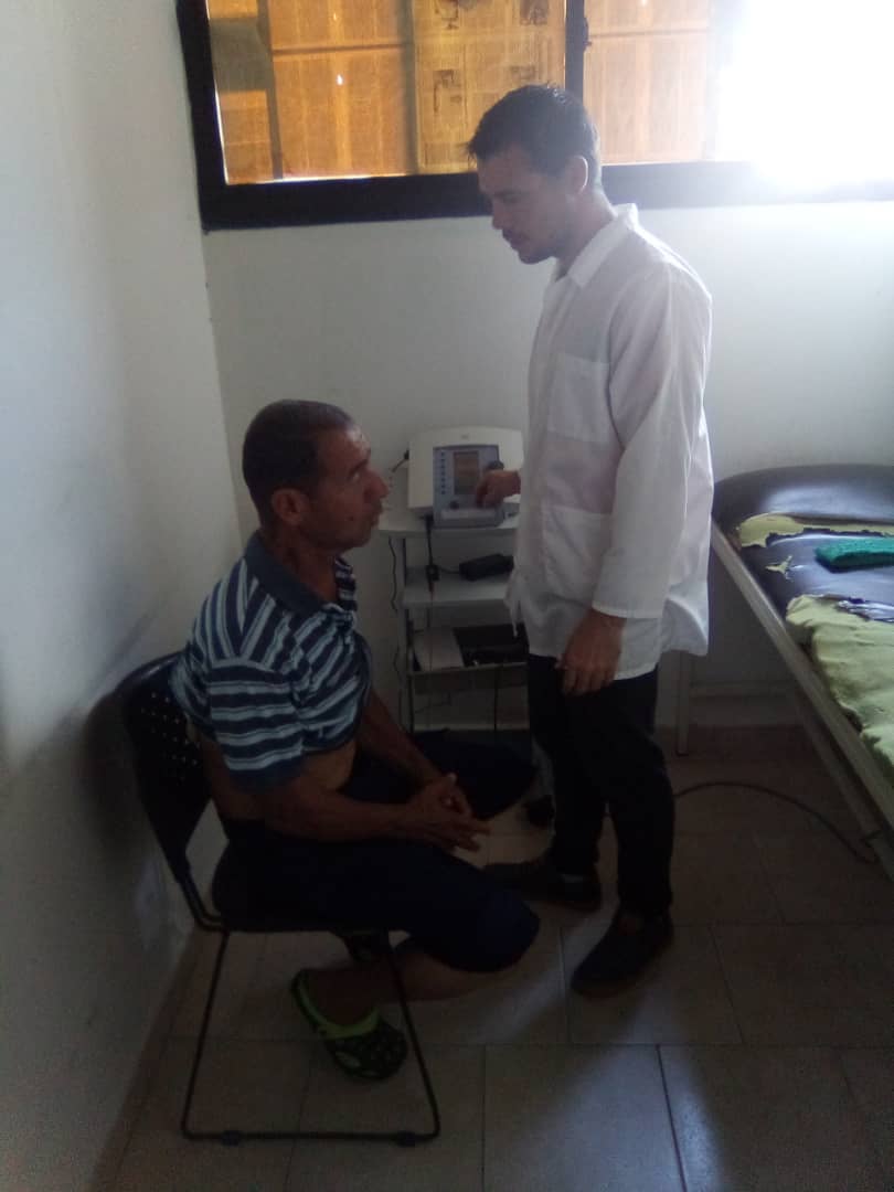 AcunaTahimi's tweet photo. Desde @cubacooperaVEBO
Los colaboradores del CDI Castillito brindando su atención con excelencia y calidad al hermano pueblo venezolano!!!
@CubacooperaVe
@MMcVeCastillito https://t.co/r0yYt09K4L