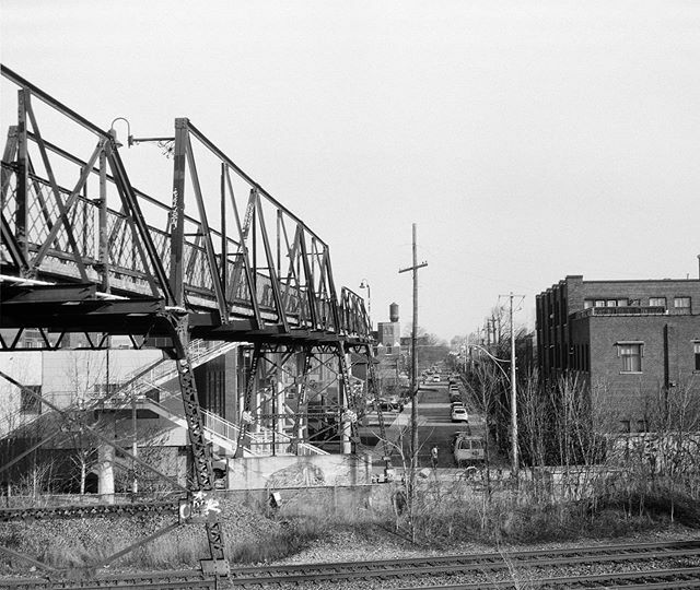 CPDavy's tweet photo. Railway pedestrian overpass
#koniomega #tmax100 #6x7 #mediumformat #shootfilmstaybroke #filmcommunity #filmisnotdead #analog #analogphotography #toronto #torontoliving #blackandwhite #monochrome #thejunction #junctiontriangle https://t.co/kHBqpWnt9Q https://t.co/Yv6uM1nfBS
