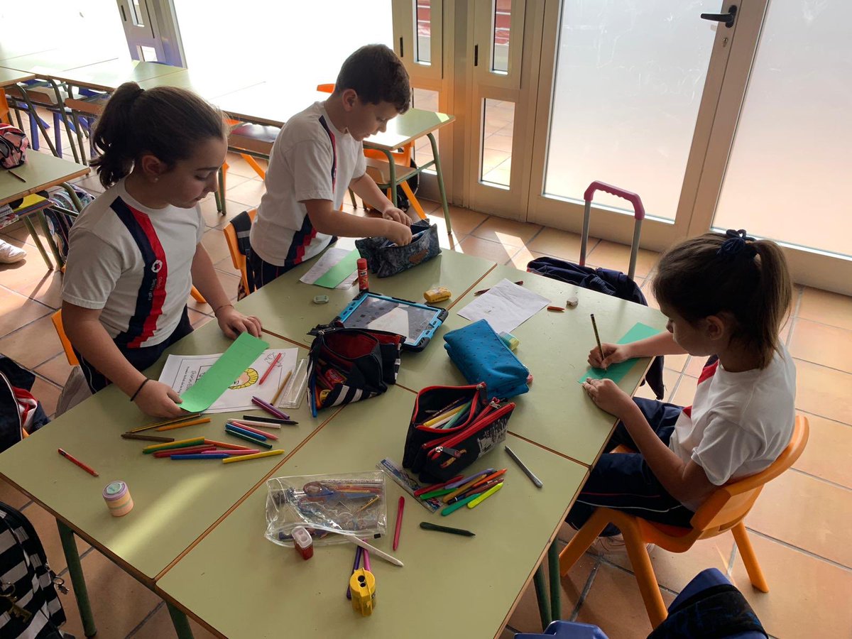 nazaretlapalma's tweet photo. #2Prim #díadelapaz /Aprendiendo e investigando sobre esta jornada y las grandes personalidades que nos hablan de #paz #VamosContigo @coleinnovadores https://t.co/BJuja8XJQp