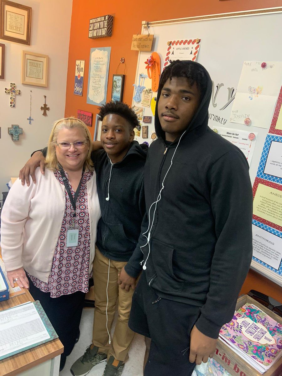 EliteGoons's tweet photo. The #EliteGoons understands it. Showing appreciation to the teachers/administrators that influenced them the most. #Goons #Education #EverythingMatters #TrueNorth #@CoachJacksonTPW @PrincipalJung 
@sbannister848 https://t.co/2eMTCTZM9G