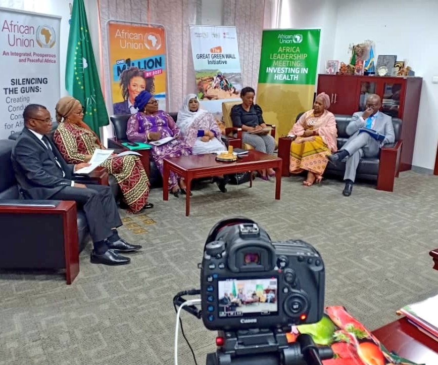 Our visionary leader H.E <a href="/ProfSarahAgbor/">H.E. Prof. Sarah Anyang Agbor</a> invited her colleagues to have an honest conversation about how providing opportunities for young people in the context of 1 Million By 2021 can go towards silencing the guns.
Are you watching? bit.ly/AUYouthSummit

#SilencingTheGuns