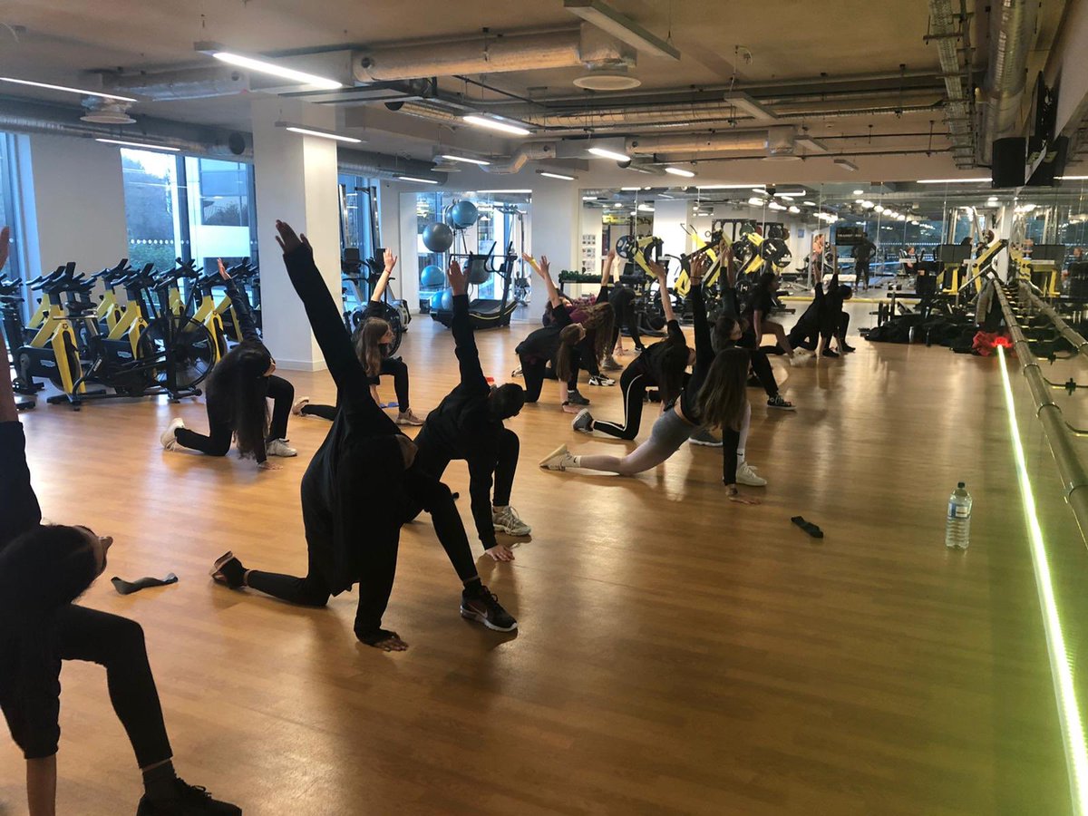 ChelseaAcadPE's tweet photo. Y11 girls have been enjoying the opportunity to participate in exercise classes at ONE LDN gym during their PE lessons this half term. #oneldn #community https://t.co/XzsDjY8x8d
