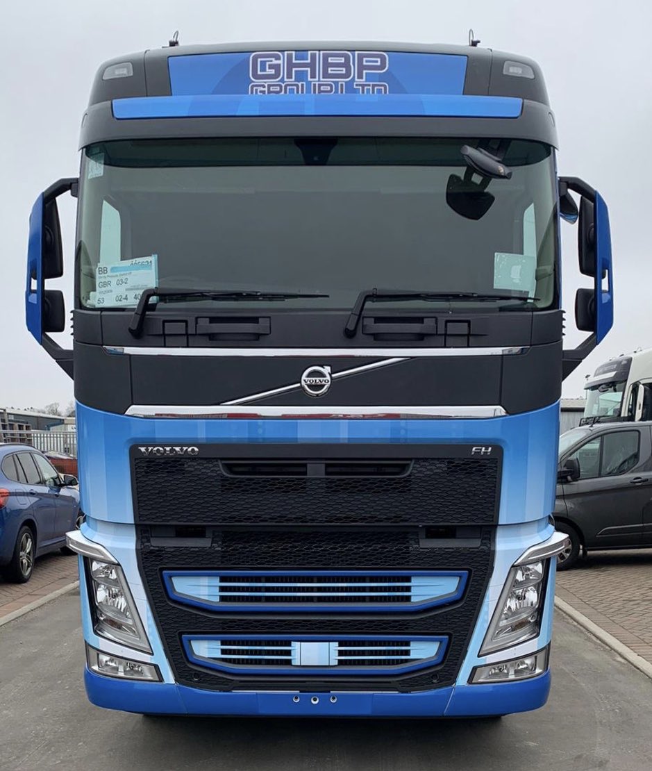 RevolutionWrapsUK tweet media