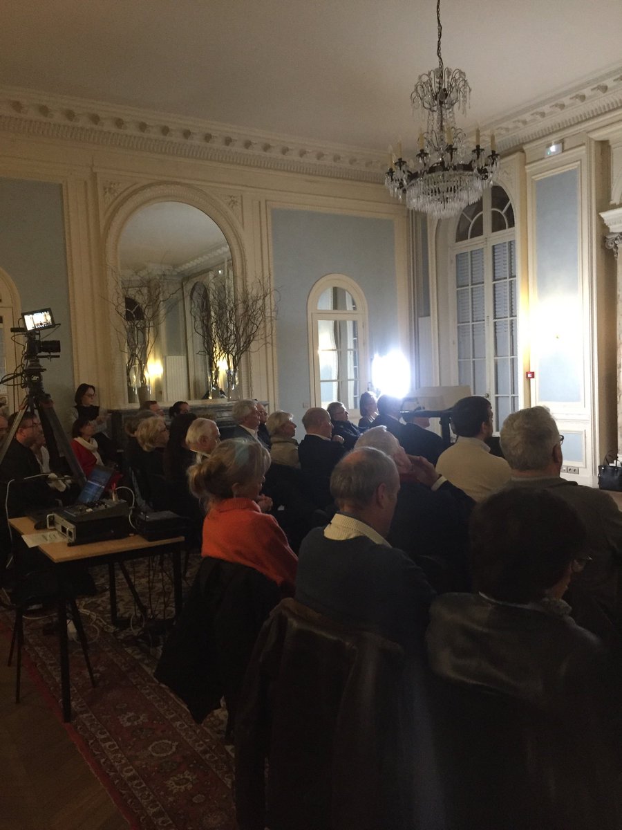 feder78430's tweet photo. Soirée inédite de rencontre des entrepreneurs louveciennois avec les candidats à la mairie : un pari audacieux réussi, merci à tous ! https://t.co/5qh7lCu86y