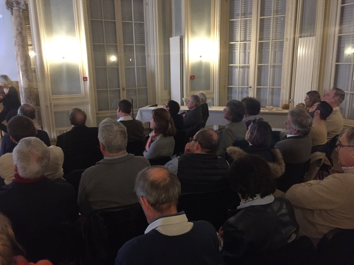 feder78430's tweet photo. Soirée inédite de rencontre des entrepreneurs louveciennois avec les candidats à la mairie : un pari audacieux réussi, merci à tous ! https://t.co/5qh7lCu86y