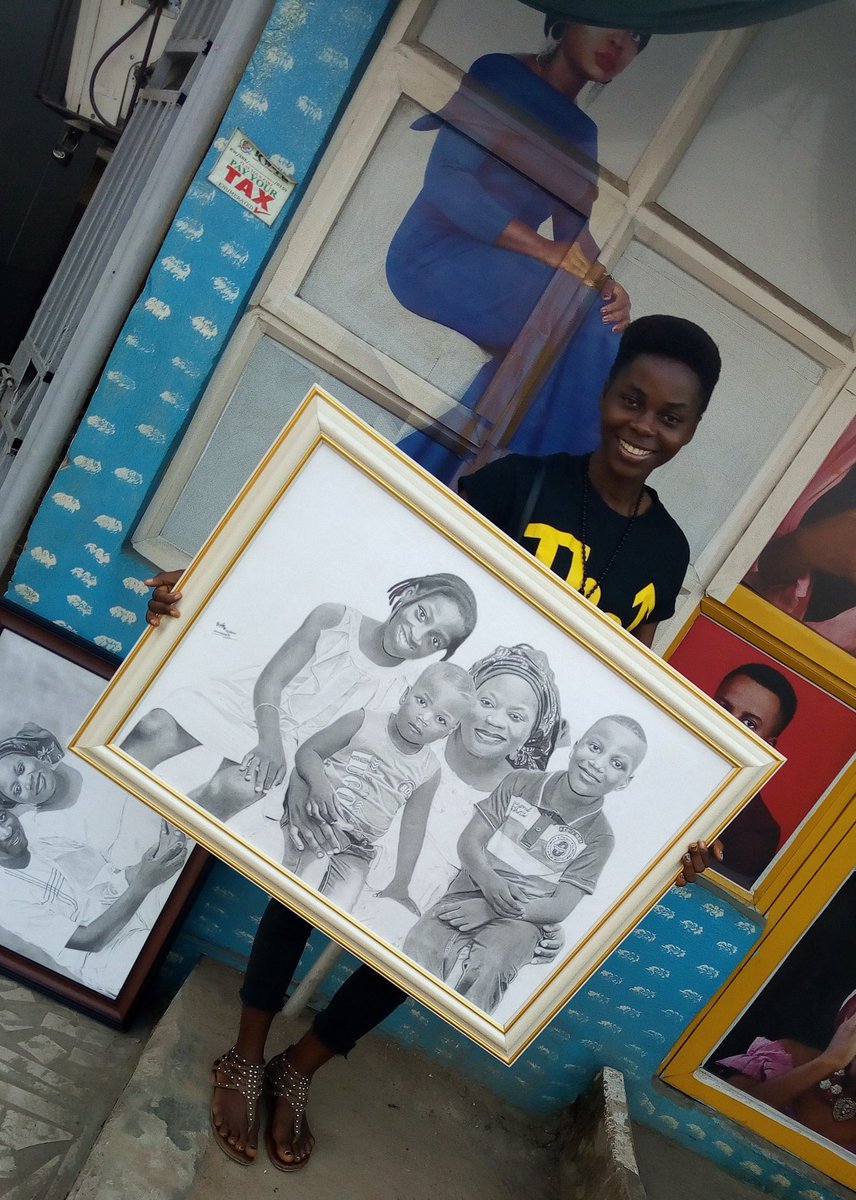 Vicky_Splendour's tweet photo. First Commission for the year.

Family is everything. 😍👨‍👩‍👦‍👦💑

#VickyArt #Splendour #GiftedHands #Art  #PencilArt #PencilArtist #femaleartist #FemaleArtistInNigeria #WeAreNigerianCreatives #MLIS  #AGoodThing #ArtistOnTwitter #artist https://t.co/nM8qSTNWln