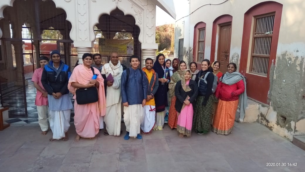 vihe_vbn's tweet photo. Raghunath das Gosvami appearance celebrations and outing to Sanatana Gosvami samadhi. https://t.co/uJgcZPf2d4
