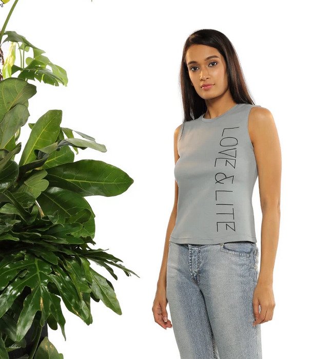 SonalM_closet's tweet photo. Still  on that 50% offer guys, and because we wont be restocking our tshirt line u better get them while stocks last. We  are sold out on Africa map and 254 sizes small,medium and xl only large remaining see posters for purchase detail. @Sonalmaherali https://t.co/JtKLHyD3Qo