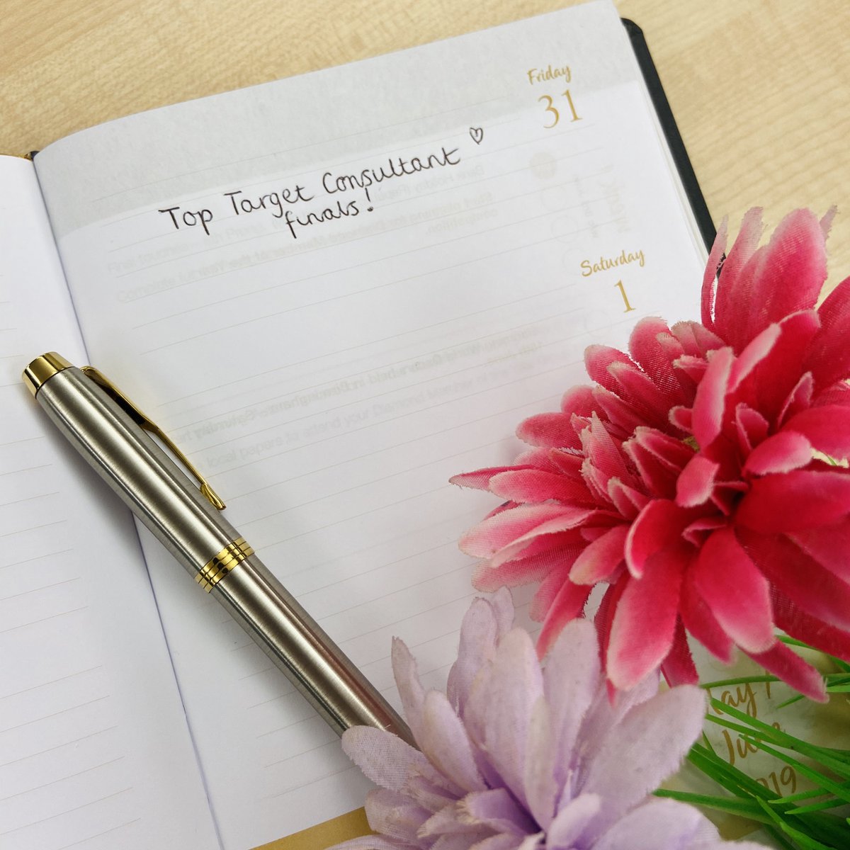 SlimmingWorld's tweet image. Goodbye January 👋 and hello to everybody joining us at #SlimmingWorld HQ for the #TopTargetConsultant2020 finals –  where we'll be celebrating 30 #SWConsultants who have maintained their target weight for a year or more! Keep your eyes peeled for more Fri-yay updates 👀!