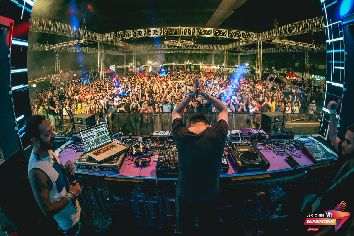 ArjunVagale's tweet image. One week to go SUPERSONIC 🚀 

Bud X Awakenings 

Grab your tickets NOW in.bookmyshow.com/special/vh1-su…

#Superlineup #Vh1Supersonic2020 #BUDXSupersonic #BeAKing #ATGoesSwagpackin #JBLXSupersonic #MonsterEnergyIndia