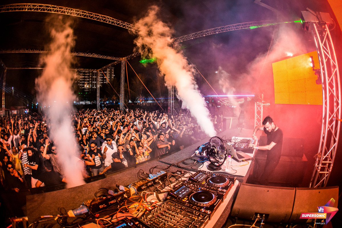 ArjunVagale's tweet image. One week to go SUPERSONIC 🚀 

Bud X Awakenings 

Grab your tickets NOW in.bookmyshow.com/special/vh1-su…

#Superlineup #Vh1Supersonic2020 #BUDXSupersonic #BeAKing #ATGoesSwagpackin #JBLXSupersonic #MonsterEnergyIndia