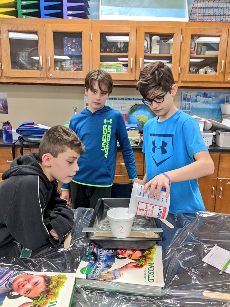 MrsSextonsClass's tweet photo. Investigating stream tables...science and social studies intersect! #streamtables #AncientCivilizations https://t.co/oBtOI50oig