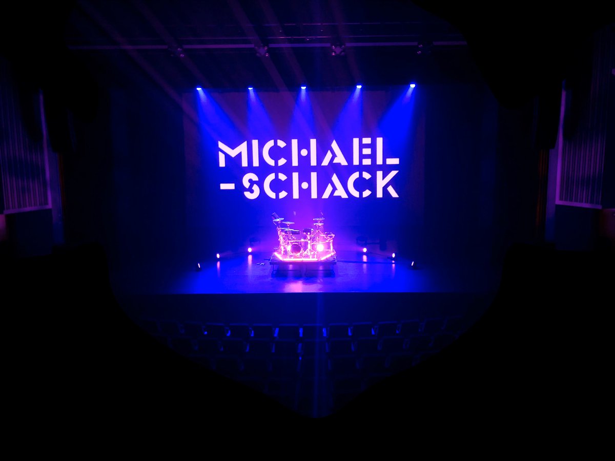 michaelschack's tweet photo. Hello youngsters of Vilvoorde! 
I’m ready for you! 💪👊
1st #RECHTOP schoolshows of 2020. 
Stoked for the upcoming dates this year. 
#fullhouses #schoolshow #mashups @stadVilvoorde #ccbolwerk https://t.co/rYZgsyzMl8