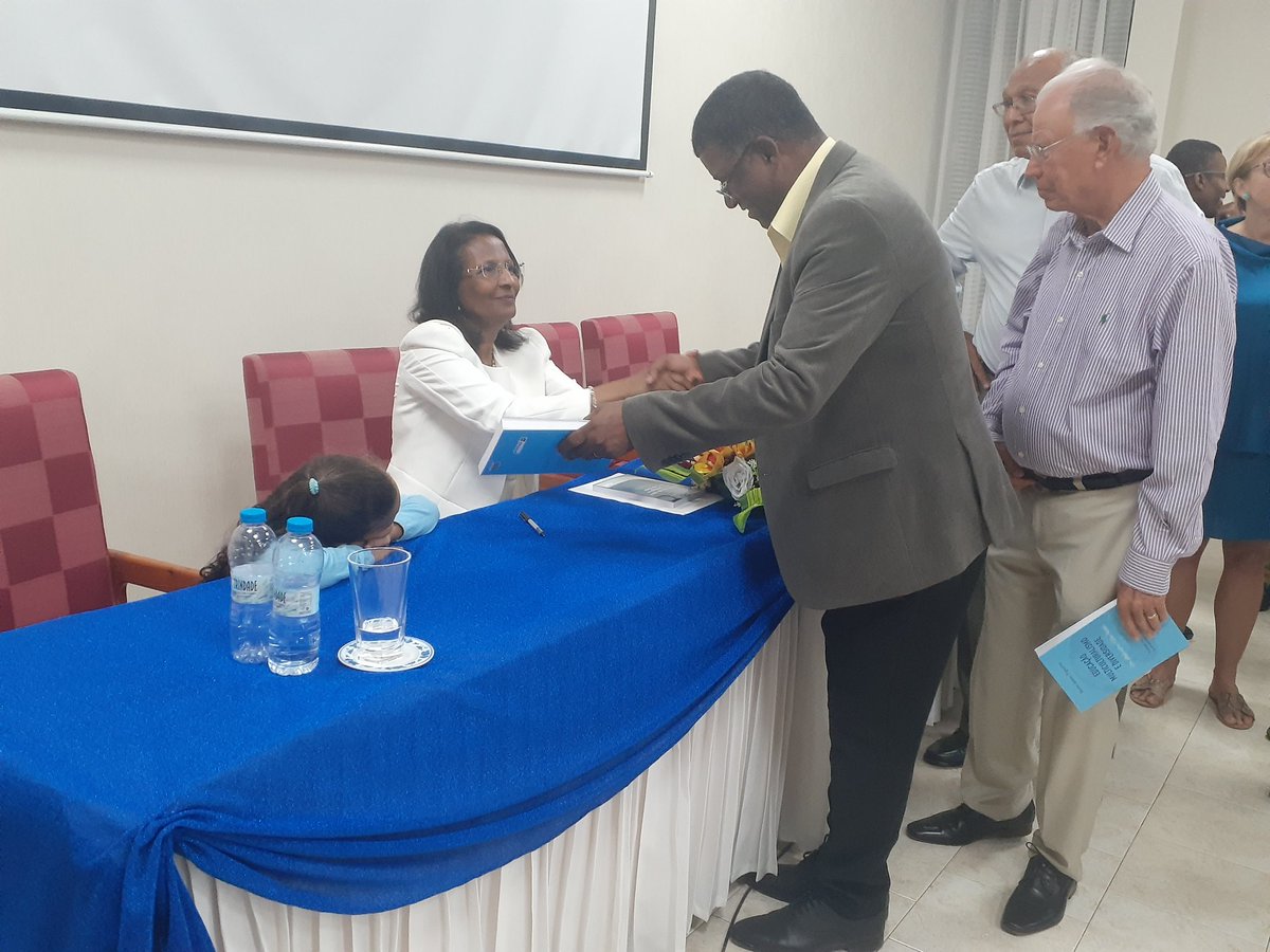 HlioSanches1's tweet photo. No lançamento do livro "Educação, Multiculturalismo e Diversidade" da Doutora Maria Santos Trigueiros. https://t.co/ybVGLH3Uwn