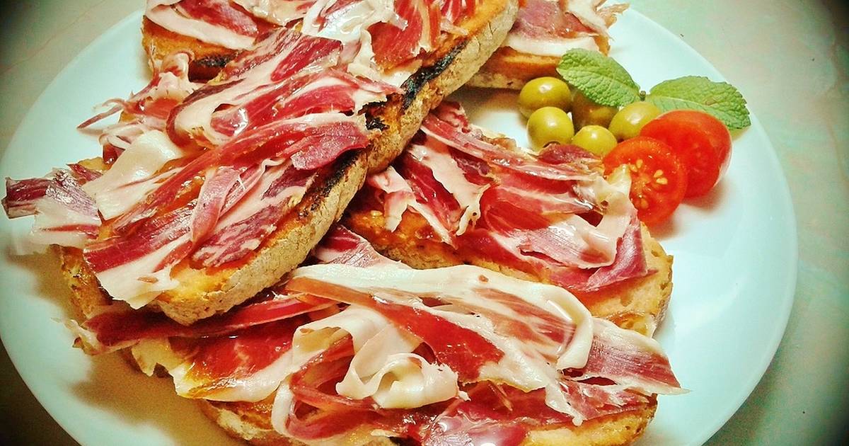 IbericosBrisa's tweet photo. ¿Todavía no has desayunado☕?Es la comida más importante del día.

Proponemos, para acabar el mes, una tostada de un buen pan de hogaza🥖, ligeramente tostado, unas lonchas de tu jamón preferido: https://t.co/SsyXcp5PEi, y un chorrito de aceite.

¿Te apuntas?
#FelizViernesATodos https://t.co/hJ1NeXypAu