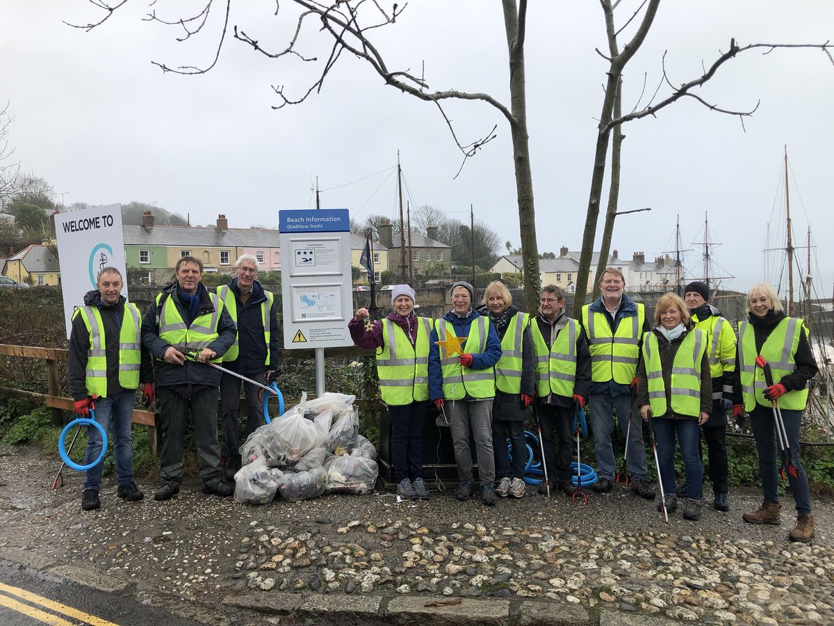 Best turnout yet for our monthly @CharlestownVil1 Chums #litter pick. Found some litter hot spots around the village and collected 7 sacks in just over an hour. 😮💚🌍Coffee reward @The_Longstore @CleanCornwall @CTHarbour @KeepBritainTidy @WayneKoda @JamesMustoe1 @2minlitterpick