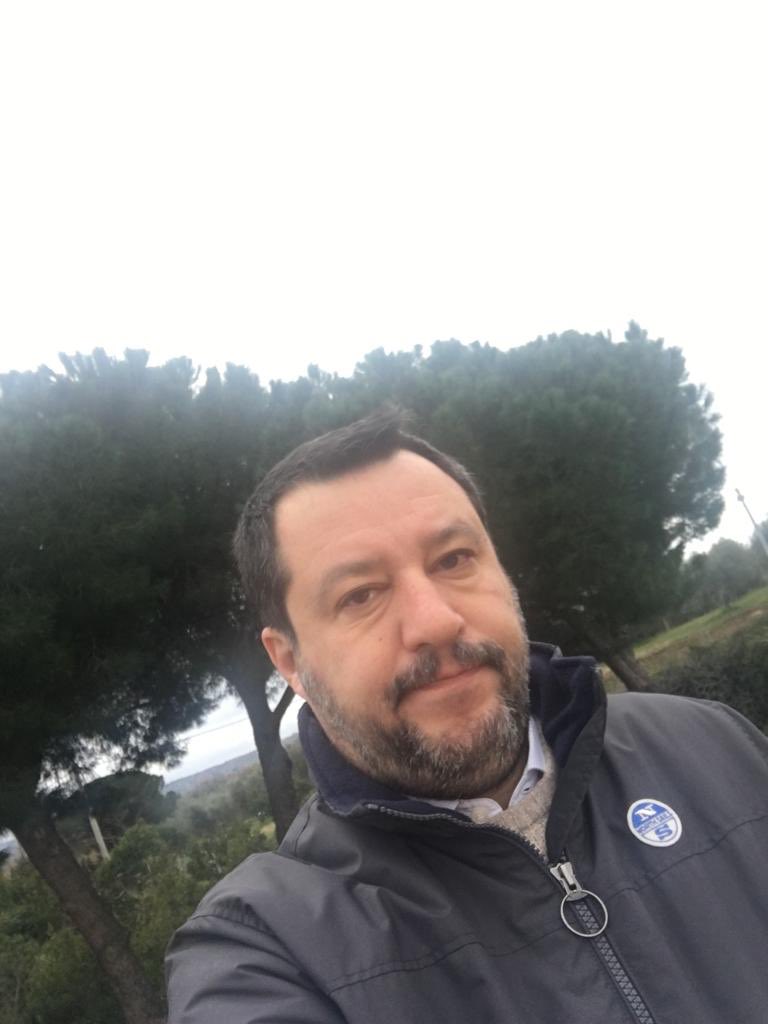 matteosalvinimi's tweet photo. Fatemi capire...
I primi due casi di Coronavirus in Italia sarebbero sbarcati tranquilli a Malpensa il 23 gennaio e, senza alcun controllo, avrebbero girato per giorni mezza Italia, fino ad arrivare in un albergo nel pieno centro di Roma. https://t.co/u0SMwGUGYL