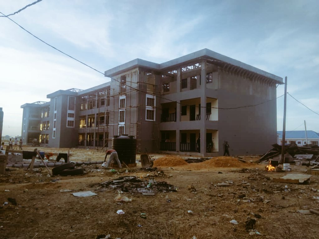 osazomo's tweet photo. Capturing Sunset behind an ongoing Construction, beautiful skyline captured with #nokia6plus https://t.co/HBqX8QEbtb