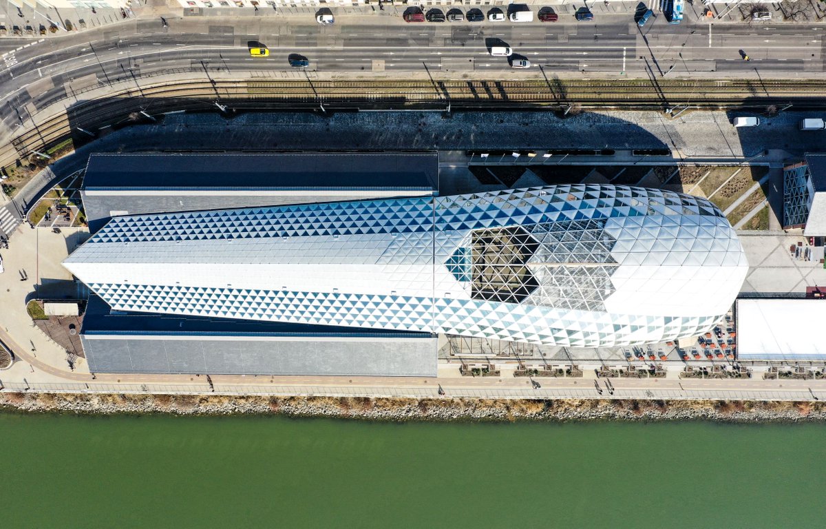 spiceofeurope's tweet photo. Has a Star Trek spaceship landed in Budapest? 🖖 No, it's an event hall called Bálna, which means Whale in Hungarian! 🐳🐋 Come here if you look for a great view on the Danube.

#budapest #hungary #spiceofeurope #balna #whale https://t.co/1sDr2mXvYs