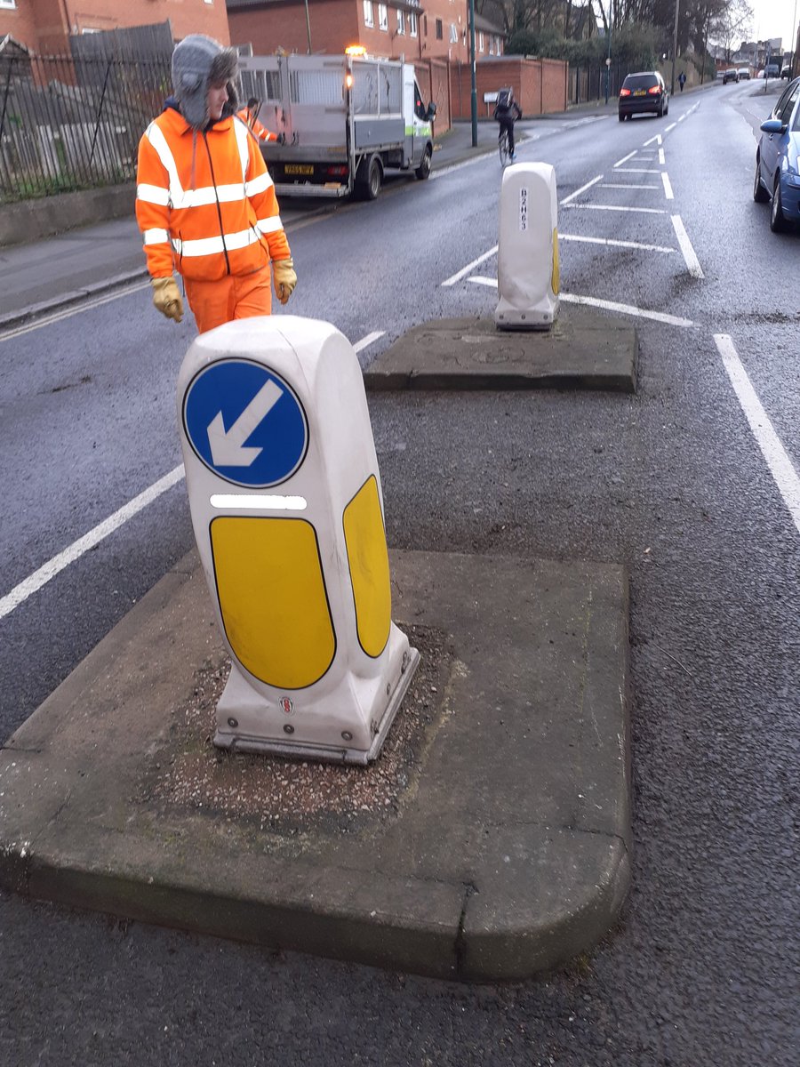 Early start to get the D islands cleaned thanks to the city wide teams for helping out on the main roads <a href="/DaveHalstead03/">Dave Halstead</a> @centre_team @chidiegenti <a href="/RealmPublic/">Green Space & Natural Environment</a> <a href="/my_radford/">My Radford</a>