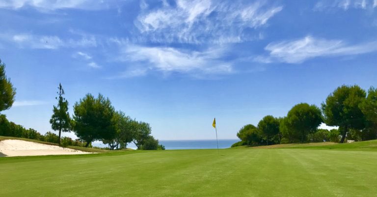 GolfCircus's tweet photo. En que campo juegas hoy? Si no conoces Doña Julia Golf ➡️Entrevista a Andrés Moncayo, Gerente de Doña Julia Golf ⛳️ https://t.co/A2fyQAooz6 @DJuliaGolf @viveandalucia @vivecostadelsol @GolfinAND  #viernes #Golf #Golfers #golfdeluxe https://t.co/D5zqWjLv4X