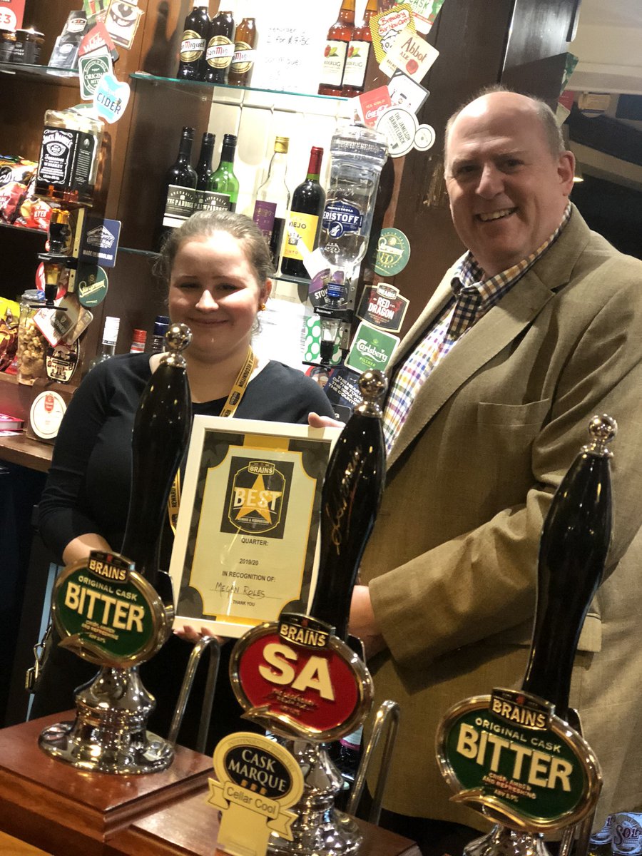 Megan Roles being presented with an award for Brains Best recognition for her hard work throughout the quarter!🙌🏻🥇 

Well Done😁 #BrainsBest #Award #Winner #HardWork #QuarterlyWinner #recognition