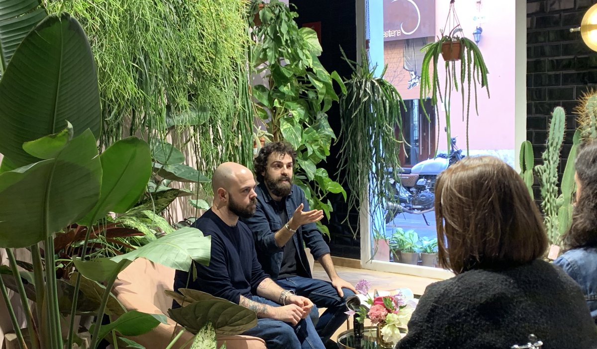VLC_CM's tweet photo. “Tenemos la suerte de que viene muchísima gente que sabe lo que somos antes de entrar” 

Absoluta Flora en #CMVLC 💐 https://t.co/zC56q3heh0