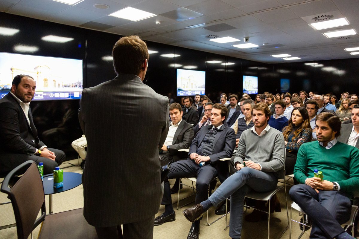 CBRE_es's tweet photo. Este miércoles estrenamos #CBRETalks, charlas para empleados de CBRE en las que entrevistamos a un líder inspirador. En esta 1ª edición, entrevistamos a Juan Pepa. El importe recaudado por las entradas se destinó a @Padre__Angel ¡Gracias por acompañarnos! https://t.co/VwZ4vfM9t1