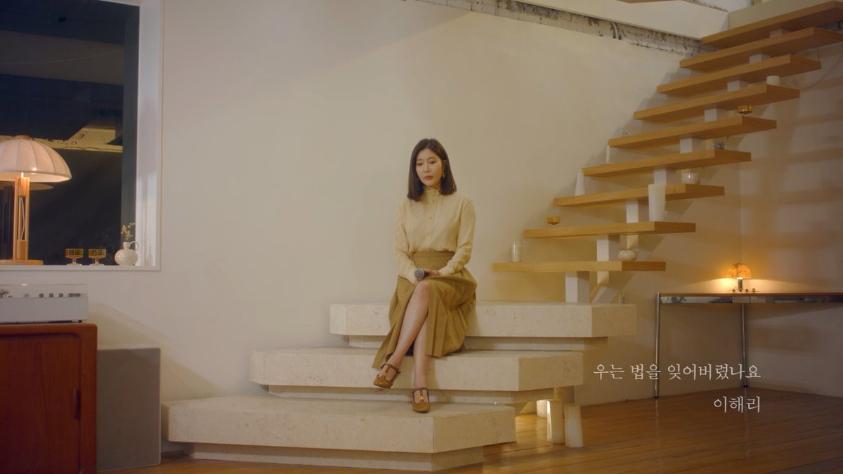 officialDAVICHI's tweet photo. [🎤] 이해리 (LEE HAE RI) - 우는 법을 잊어버렸나요 (Just Cry) Special Live Clip

금요일 저녁, 선물같이 날아든 핼신의 라이브🎤 잔잔하고 애절하고 다정한💙 목소리로 들려주는 위로의 메시지😭

Full▶️https://t.co/prsONrrpNy

#다비치 #이해리 #우는법을잊어버렸나요 #JustCry https://t.co/7LKdxD14OK