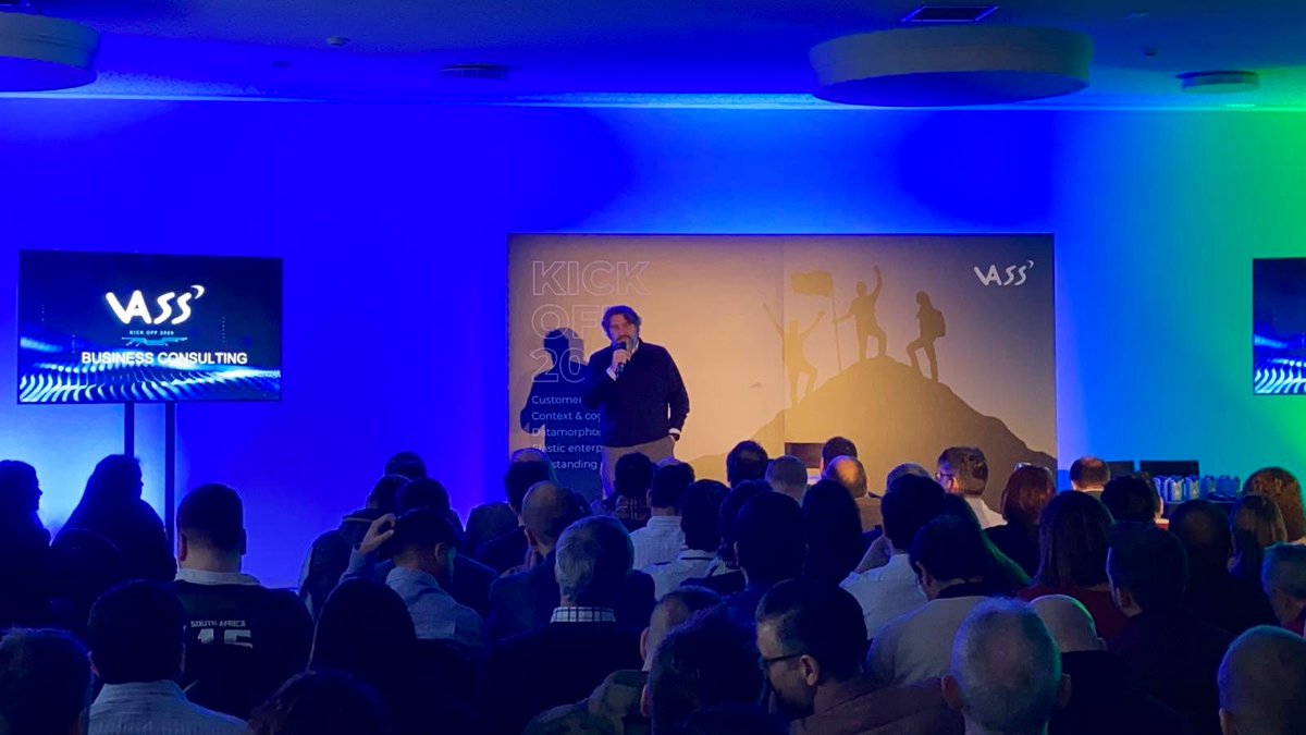 VASS_Company's tweet photo. Ignacio de Sopeña, Director global de Business Consulting, indica que aunar capacidades y conocimiento y agregar oferta y demanda de consultoría en una única área de la compañía es clave para alcanzar los objetivos de crecimiento y rentabilidad establecidos. #KickOffVASS20 https://t.co/1mB78Ry09Y