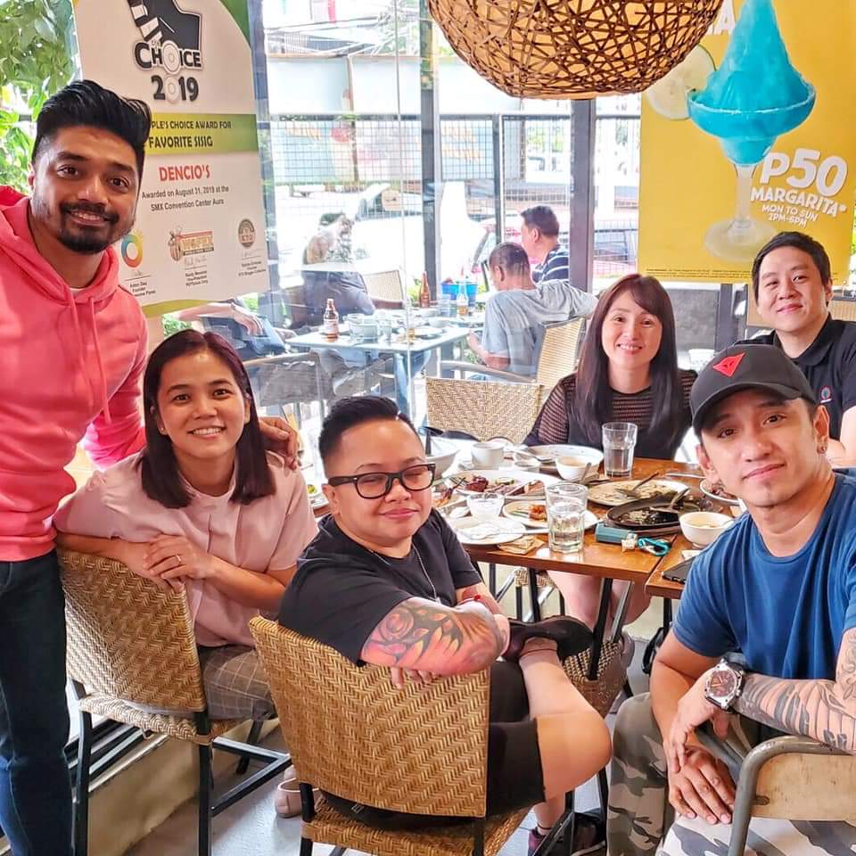 RyanGar40929027's tweet photo. Just saw this on @RichardPoonPh ' fb page..
Hope that the Sessionistas will make a huge comeback on ASAP :) I bet everyone wants to see them back on ASAP stage :) feel good music on Sunday afternoon please :)
#asapsessionista https://t.co/tqGhxzzLVW